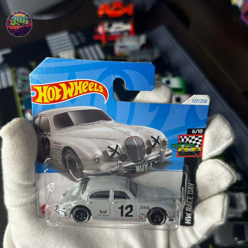 š„ Hot Wheels Mainline: Jaguar MK1 - 1/64 Diecast Car