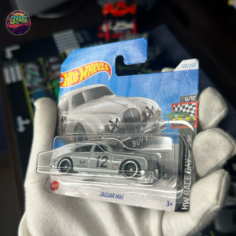 π₯ Hot Wheels Mainline: Jaguar MK1 - 1/64 Diecast Car