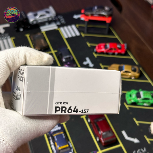 Pop Race Nissan Skyline GT-R R32 1:64 Diecast - Crystal White JDM Legend with Opening Hood