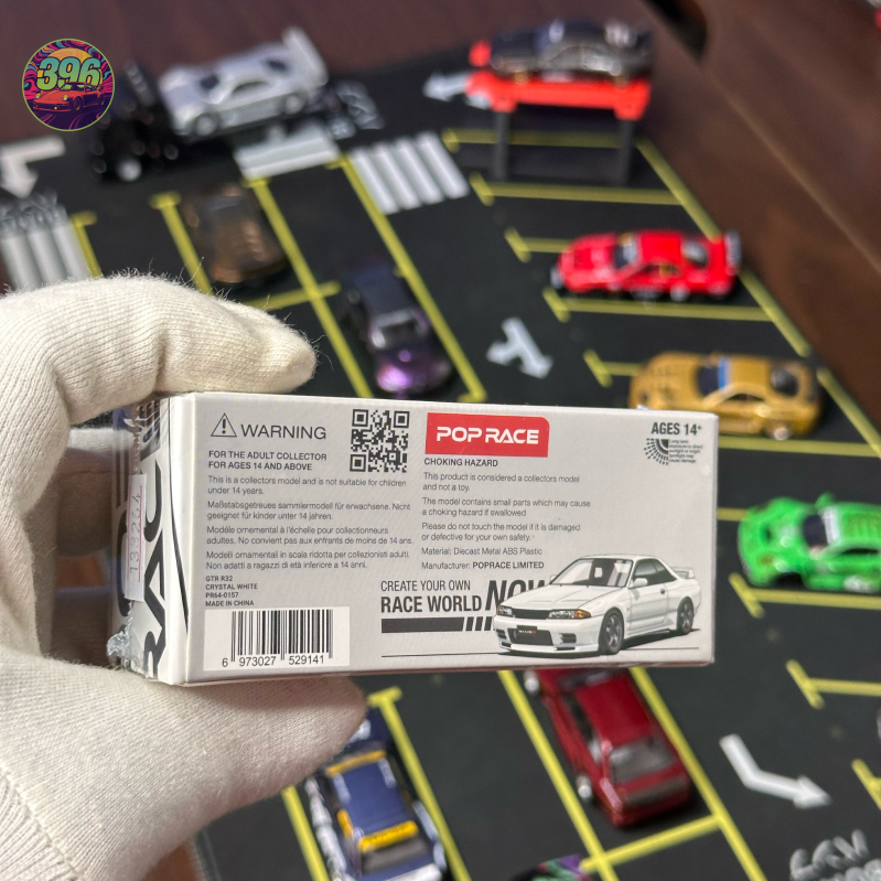 Pop Race Nissan Skyline GT-R R32 1:64 Diecast - Crystal White JDM Legend with Opening Hood