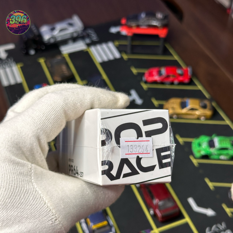 Pop Race Nissan Skyline GT-R R32 1:64 Diecast - Crystal White JDM Legend with Opening Hood