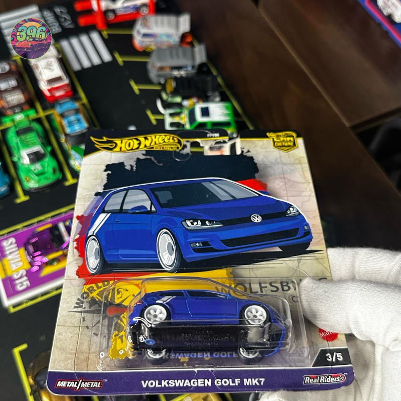 š„ Hot Wheels Premium: Volkswagen Golf MK7 - 1/64 Diecast Car