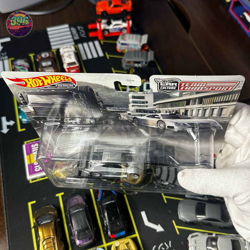đ Hot Wheels Team Transport #59: 1997 Mercedes-Benz CLK-GTR & Fleet Street Transporter