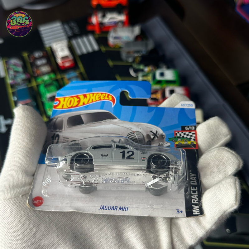 š„ Hot Wheels Mainline: Jaguar MK1 - 1/64 Diecast Car