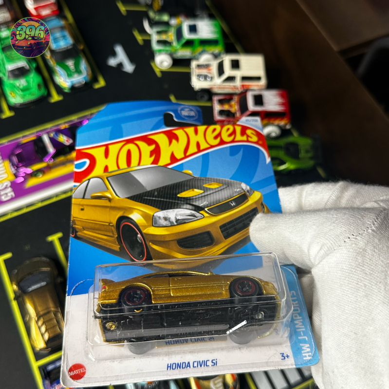 š„ Hot Wheels Mainline: Gold Civic Si (with Carbon Fiber Hood) - 1/64 Diecast Car