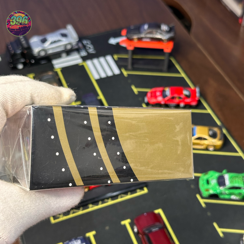 Street Warrior Porsche RWB 911 "Supreme" 1:64 Diecast Model - Iconic Streetwear Collaboration