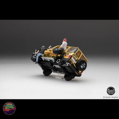 GDO - Gold Landcruiser with Arab Figurines for Diorama [Event Exclusive] - 1:64 Diecast Model