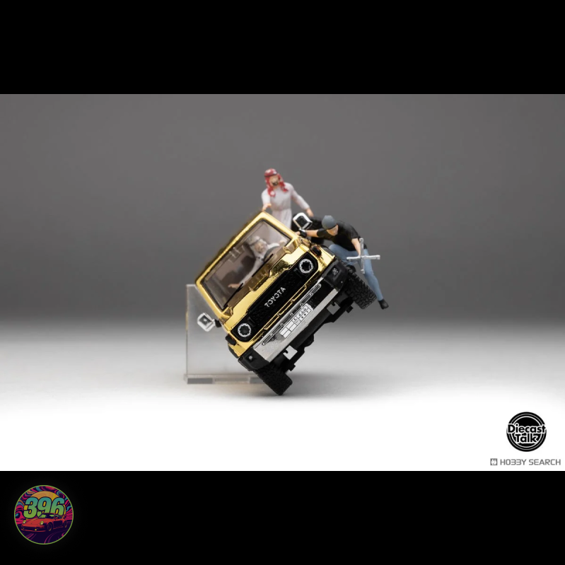 GDO - Gold Landcruiser with Arab Figurines for Diorama [Event Exclusive] - 1:64 Diecast Model