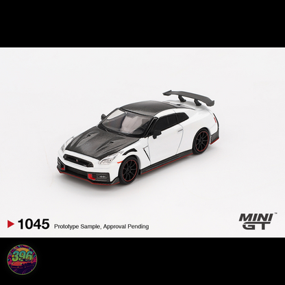 [BOX] Nissan GT-R Nismo R35 in Brilliant White Pearl - 1:64 Diecast Model