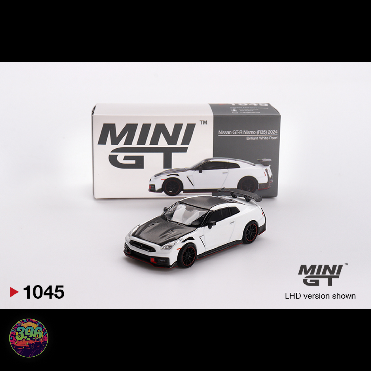 [BOX] Nissan GT-R Nismo R35 in Brilliant White Pearl - 1:64 Diecast Model