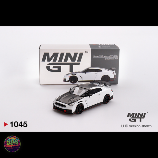 [BOX] Nissan GT-R Nismo R35 in Brilliant White Pearl - 1:64 Diecast Model