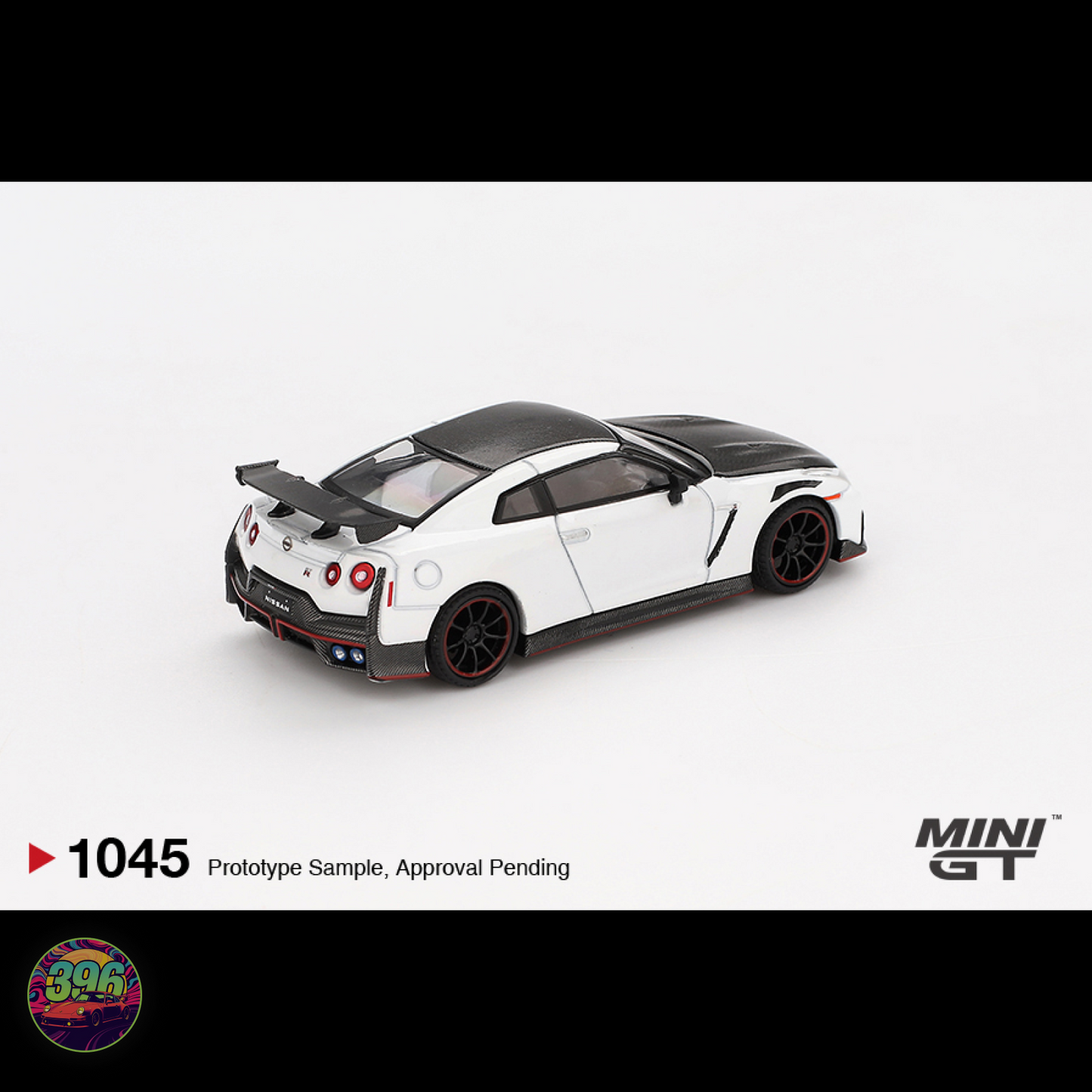 [BOX] Nissan GT-R Nismo R35 in Brilliant White Pearl - 1:64 Diecast Model