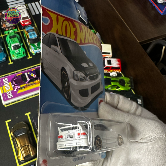 🔥 Hot Wheels Mainline: White Civic Si (with Carbon Fiber Hood) - 1/64 Diecast Car