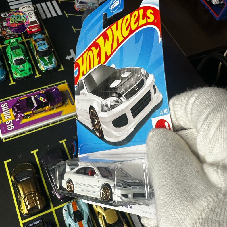 🔥 Hot Wheels Mainline: White Civic Si (with Carbon Fiber Hood) - 1/64 Diecast Car