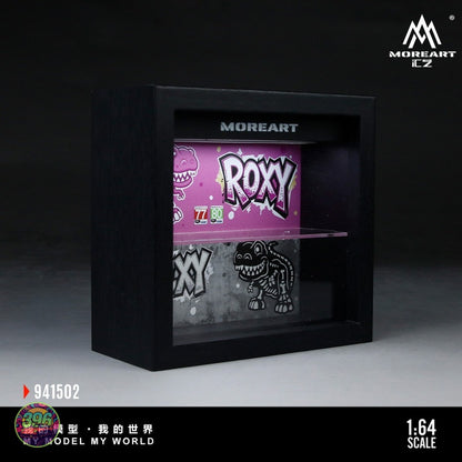 [PREORDER] MoreArt - Integrated Frame Dinosaur Painted Scene Display Diorama (REXY Green/ROXY Pink) – 1:64 MoreArt Diecast Model Accessory