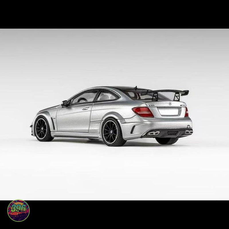 Classic Garage - Mercedes-Benz C63 AMG Black Series Coupe – 1:64 Classic Garage Diecast Model