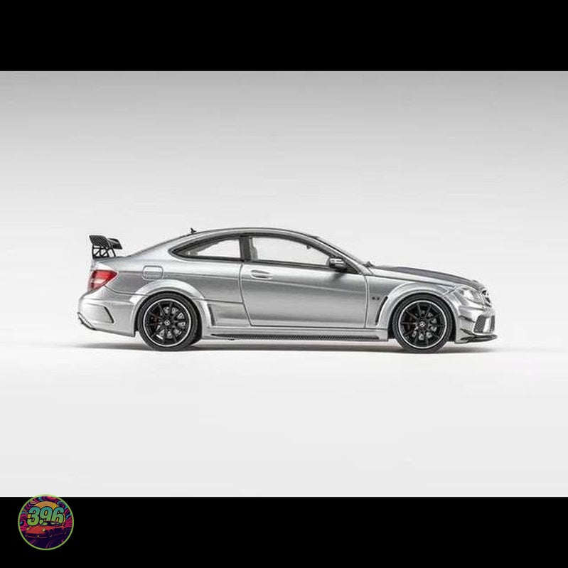 Classic Garage - Mercedes-Benz C63 AMG Black Series Coupe – 1:64 Classic Garage Diecast Model