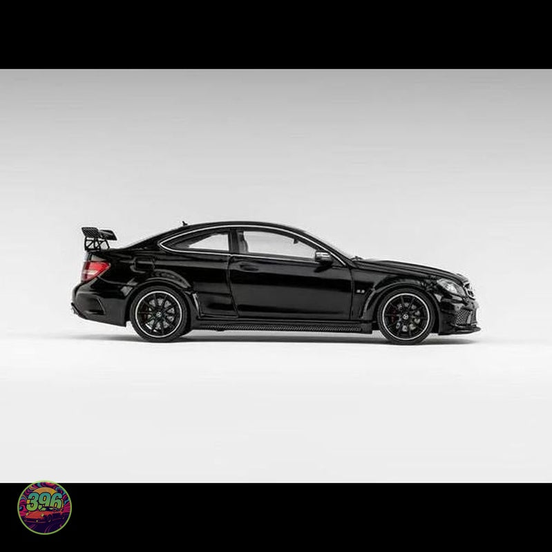 Classic Garage - Mercedes-Benz C63 AMG Black Series Coupe – 1:64 Classic Garage Diecast Model