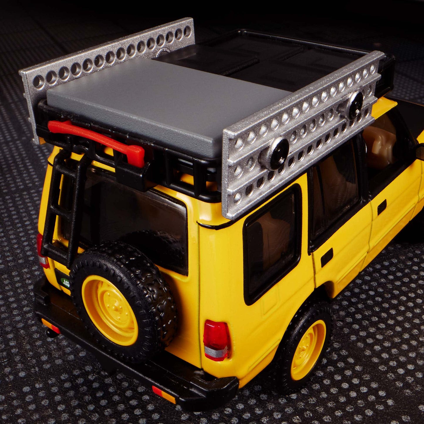 [Pre Order] Hot Wheels Elite 64 Mod Shop - '94 Land Rover Discovery