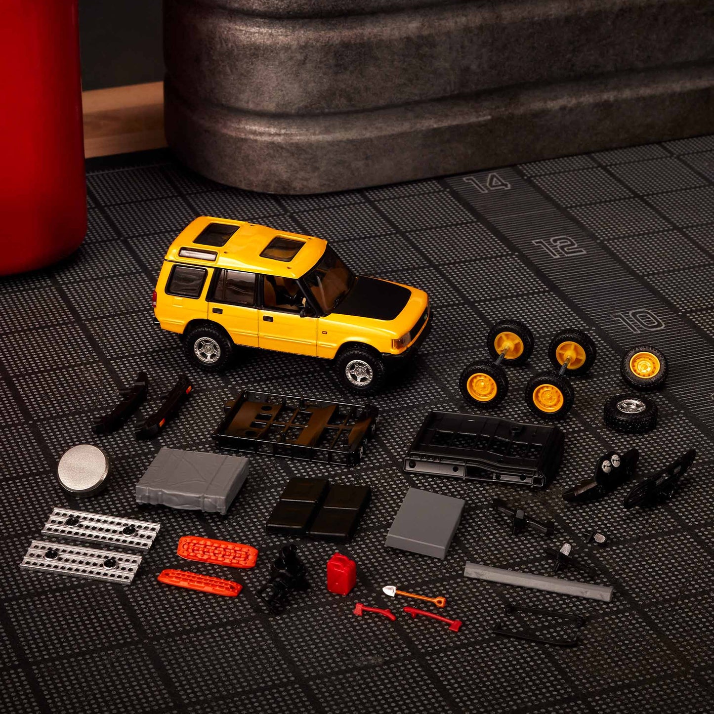 [Pre Order] Hot Wheels Elite 64 Mod Shop - '94 Land Rover Discovery